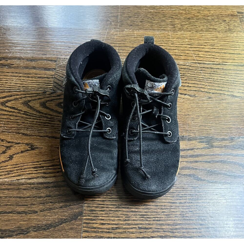 Adidas suede boots boys size 2.5 black orange